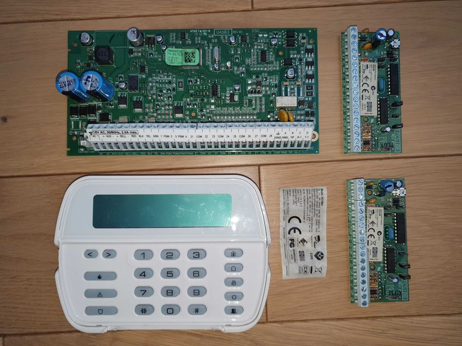 System alarmowy DSC PC1864 + klawiatura LCD PK5500 + 2 moduły PK5108 ...