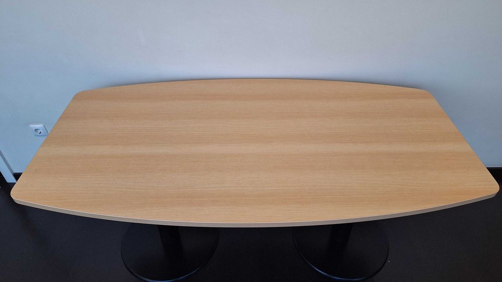 Mesa de escritório praticamente nova