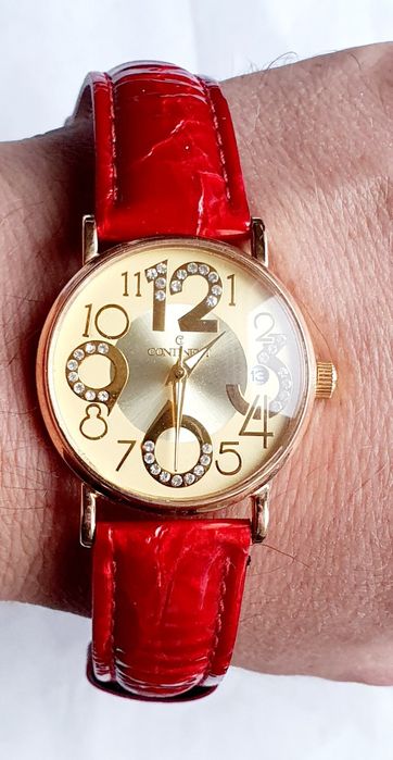 Продам золотые женские часы