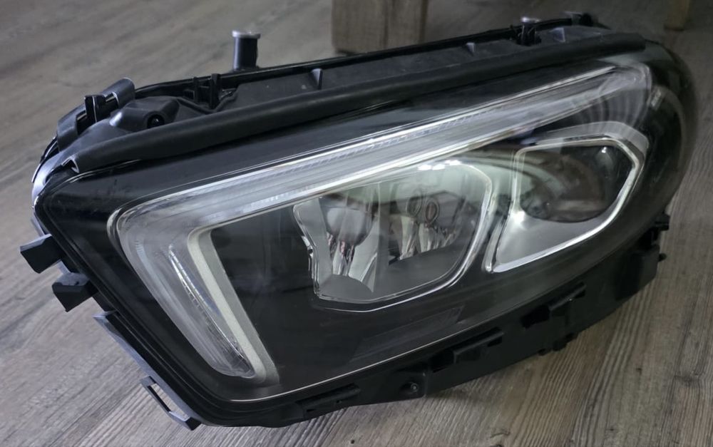 Farol Mercedes class A w177