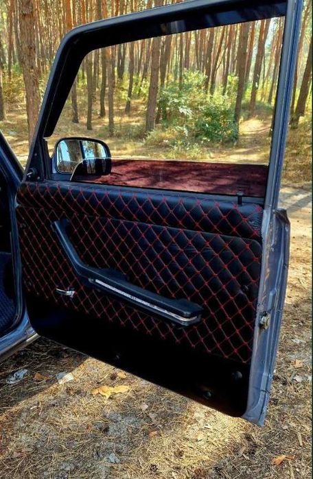 Дверные карты для 2106 ВАЗ 2107 обшивка в стильной красной прострочкой