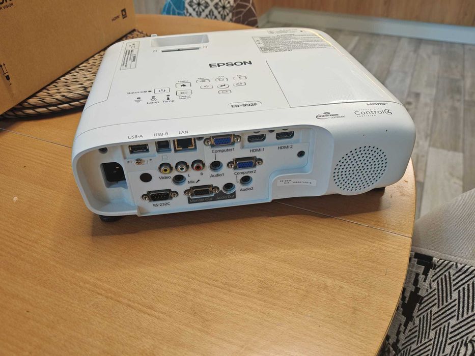 Projektor Epson bardzo mało używany (2 sztuki)