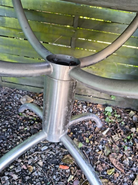 Stolik granitowy otwór na parasol