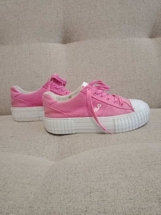 Buty tekstylne marki Fila rozm 38,5 na grubej podeszwie