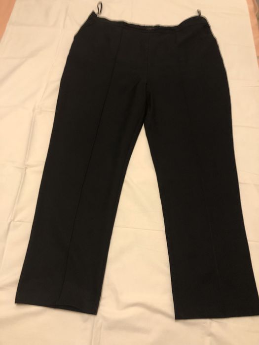 Чорні жіночі брюки класичні