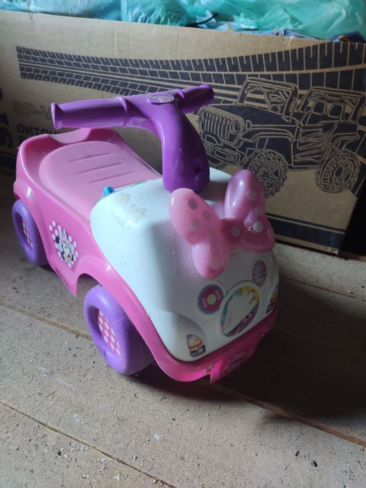 Толокар машинка для дівчинки