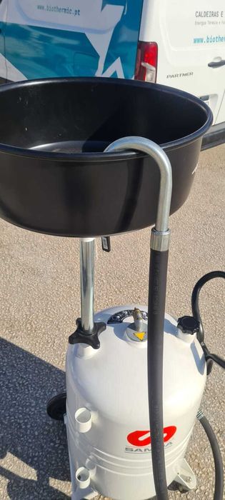 Coletor móvel de óleos