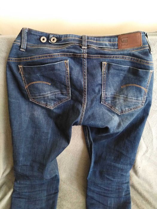 G-STAR RAW. Markowe spodnie jeansowe.