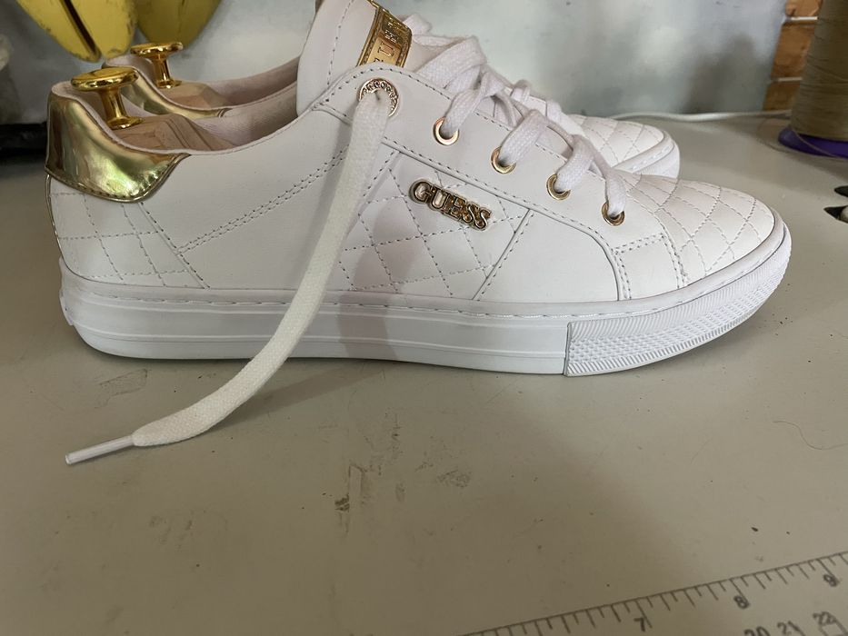 Кроссовки женские Guess 40-41 (27см)