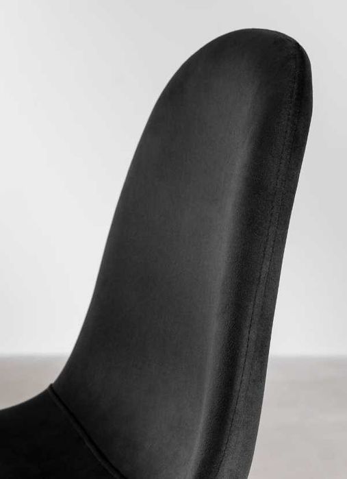 4 cadeiras pretas em camurça, praticamente novas