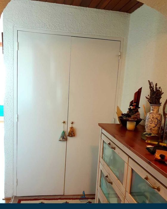 T0 no 9.º Andar com Vista Mar Deslumbrante e Varanda Ampla