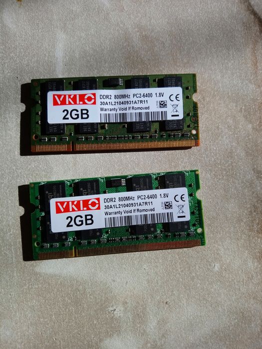 Оперативна пам'ять DDR-2 для ноутбука.