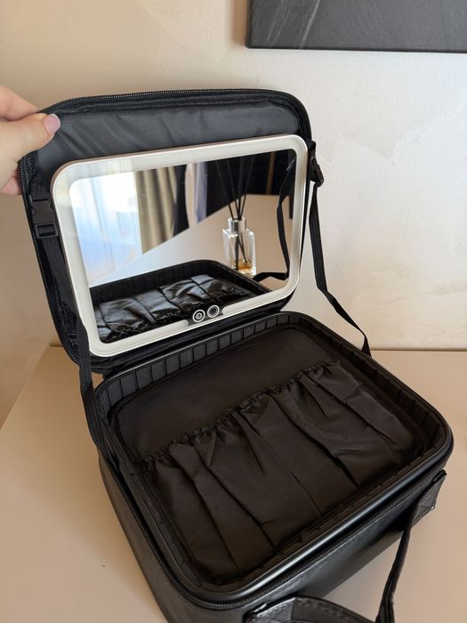 Косметичка з дзеркалом яке світиться