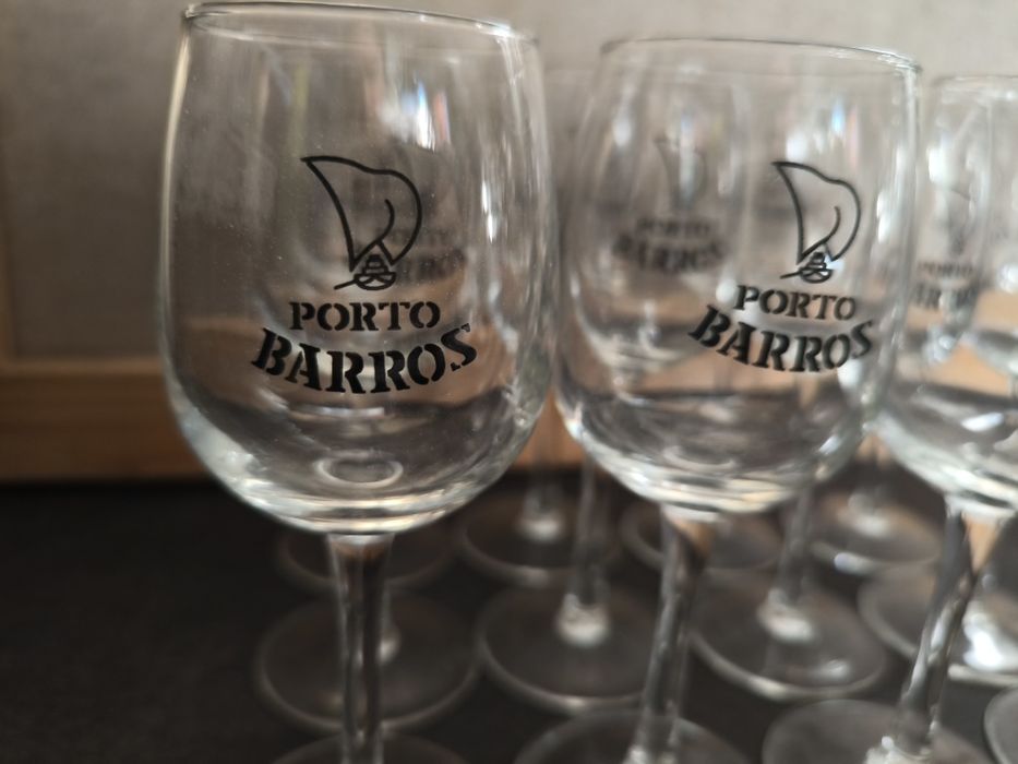 Copos Porto Barros Vidro Transparente
12 copos da marca Porto Barros.