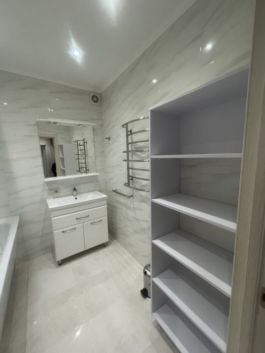 Продаж ЖК Аквамарин пр. Берестейський 131-а 2 к кв. площа 81,2 м