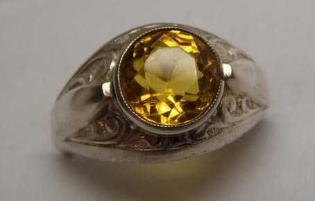 Przedwojenny srebrny pierścionek żółty kamień ornament R.15