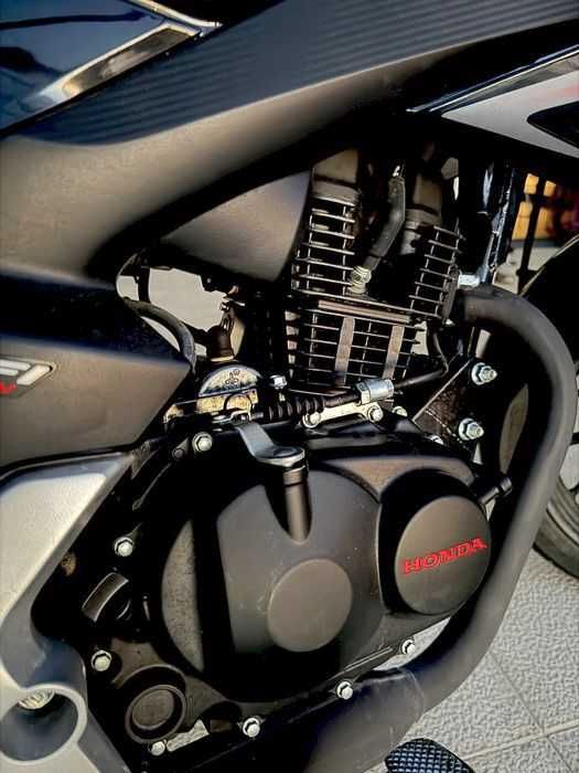 Honda CB125F de 2020 com apenas 2500km