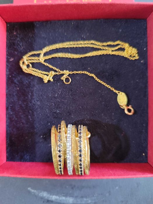 Anel em ouro  " 7 alianças " de Maria João Bahia