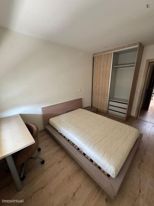 Quarto - localizado em Amadora Lisbon