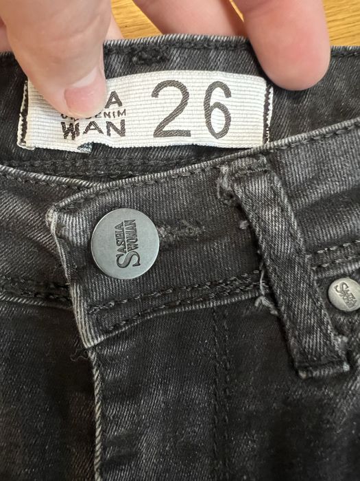 Продам женские джинсы