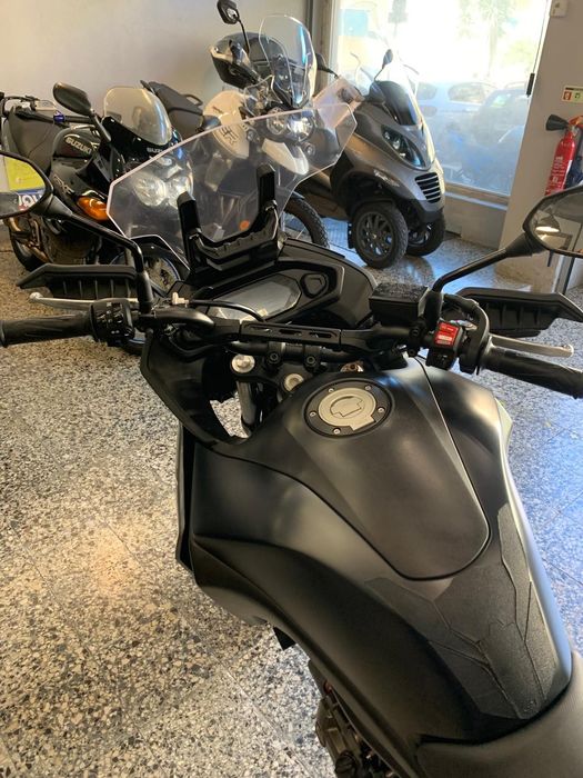 Yamaha MT 700 Tracer de 2022 Optimo Estado 4900 Kms Top case