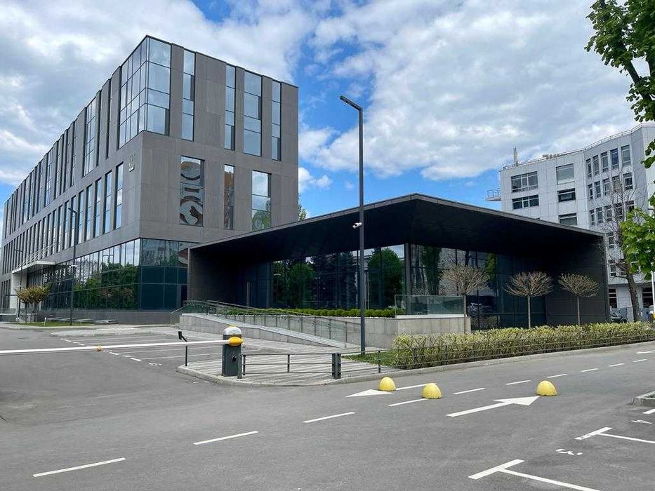 Власник, здам окрему будiвлю 432 м2. м. Нивки 5 хв. пiшки