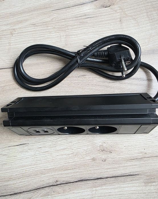 Gniazdko nablatowe z usb