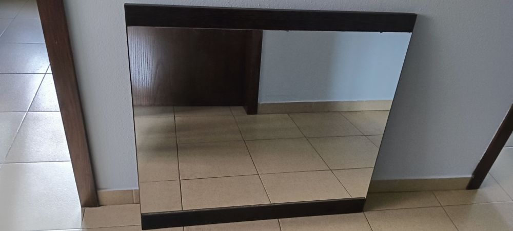 Conjunto móvel com lavatório e espelho