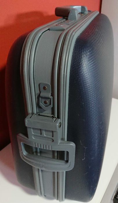 Mala de viagem (rígida) com 4 rodas (60x45x20cm)