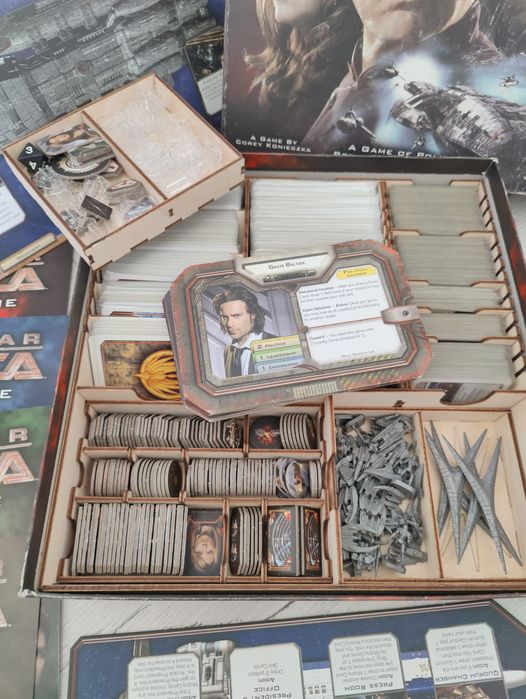 Rezerwacja. Battlestar Galactica board game gra planszowa pełen zestaw, insert