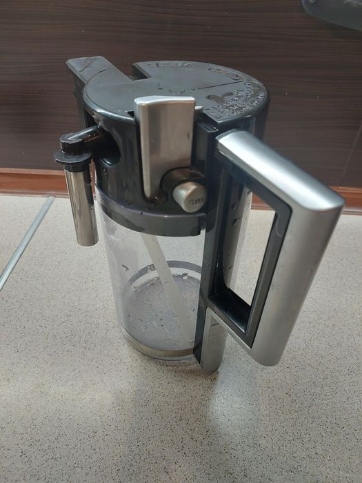 Sprzedam pojemnik do mleka DeLonghi