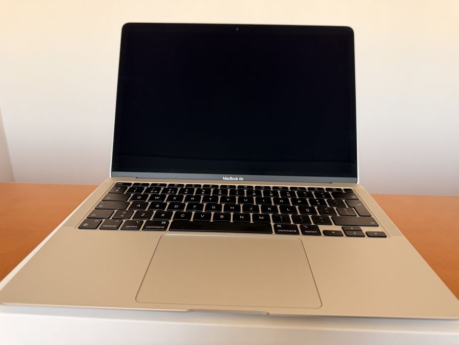 Macbook Air M1 2020 - 8gb/256gb (base model)