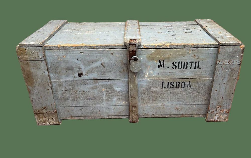 Caixa de porão antiga, arca ou bau 131X61X58 cm