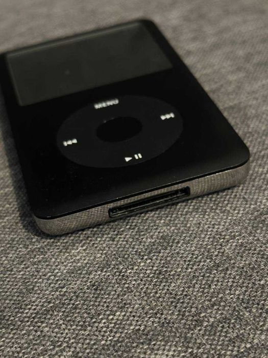 Apple Ipod (A1238) 80gb + Док-станция JBL On Stage III