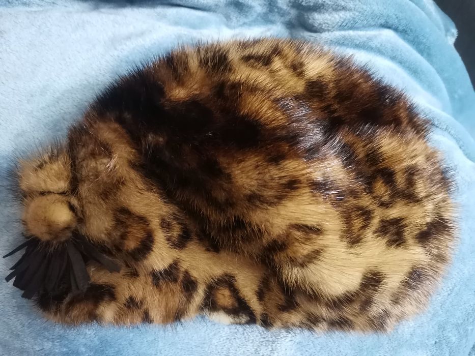 Хутряна шапка-берет жіноча