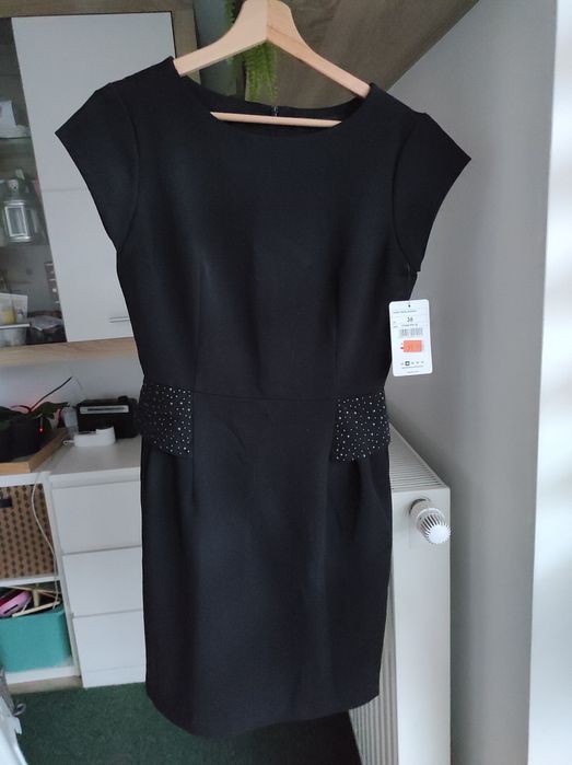 Nowa sukienka Reserved 36/S z baskinką, mała czarna elegancka