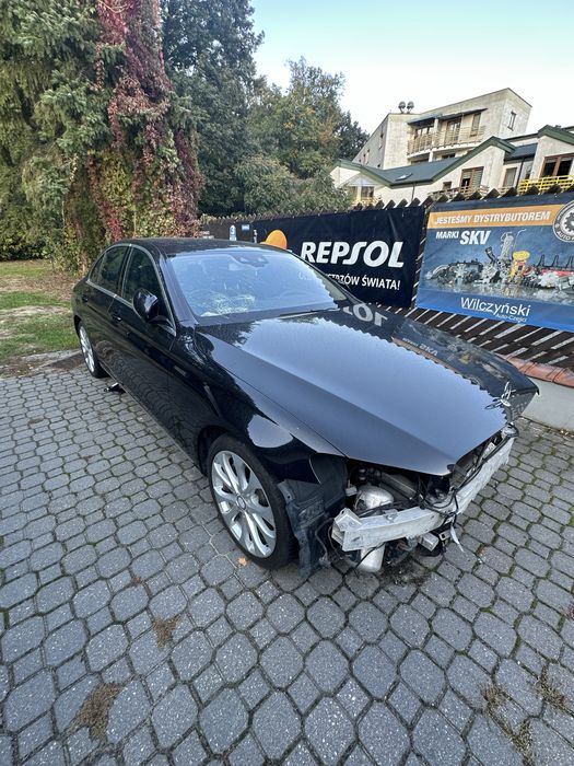 Mercedes-benz e220d uszkodzony w całości lub na części