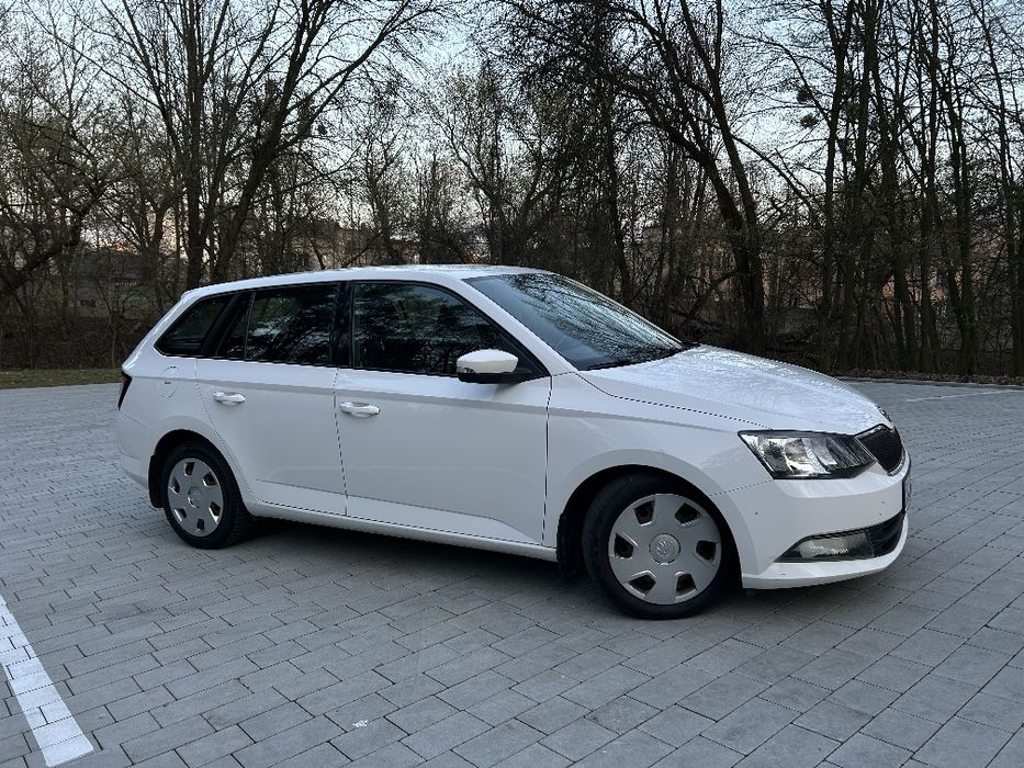 Продам skoda fabia 2015