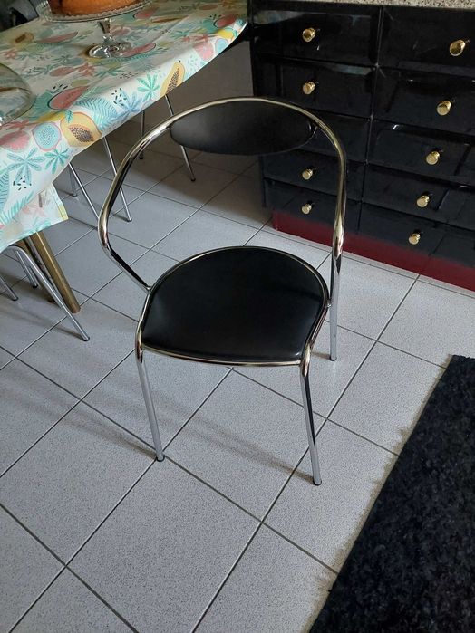Conjunto mesa e cadeiras