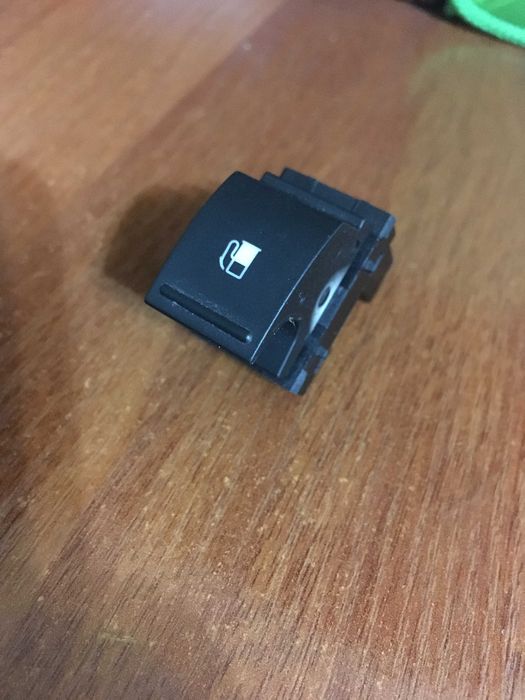 Кнопка открытия лючка топливного бака Volkswagen