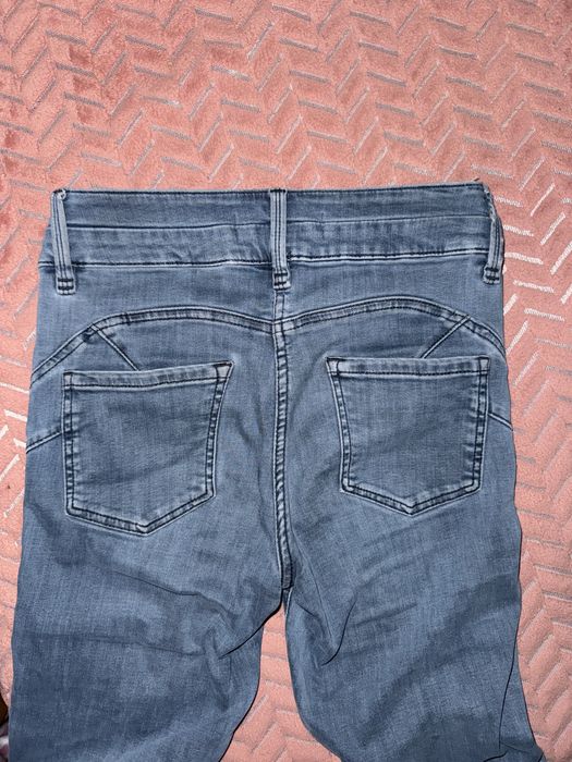 Джинсы клеш, на средней посадке