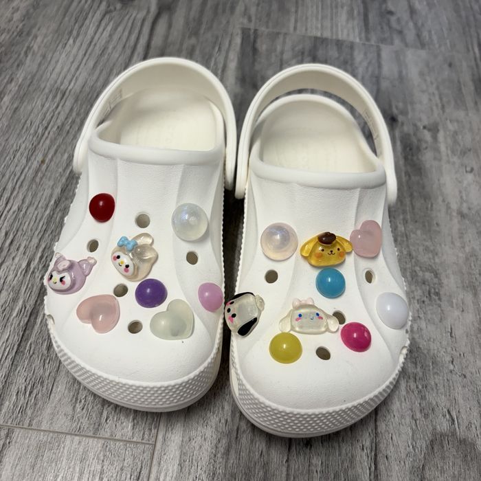 Crocs C13 z przypinkami Sanrio