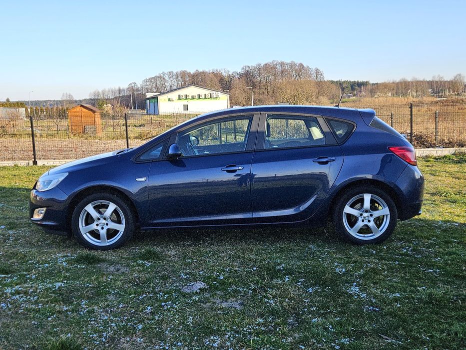 Opel Astra J 2011r. 1.4 Turbo 120km