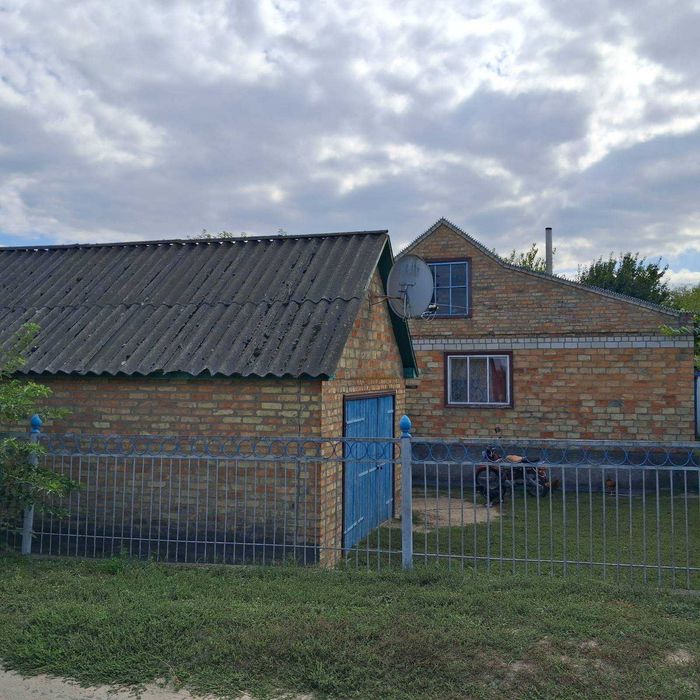 Розкіш Тиші: На Продаж Виставлено Заміський Будинок