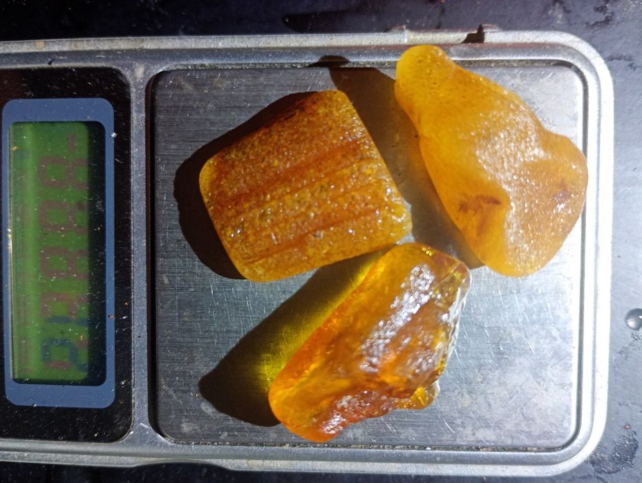 Bursztyn Bałtycki surowy 3szt