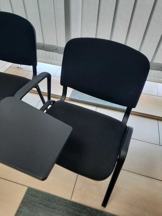 Krzesło konferencyjne tapicerowane z pulpitem