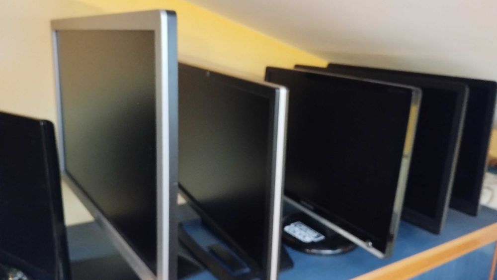 Monitory różne do komputera