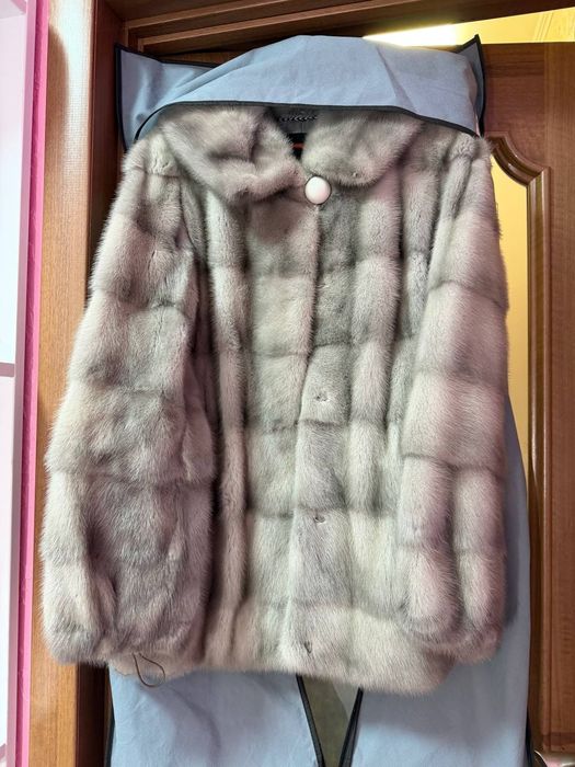 Норкова шуба в стильному кольорі