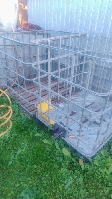 Metalowe kosze na mauzer, drzewo