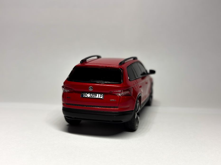 Масштабная модель автомобиля Skoda Kodiaq 1/43 Norev дилерская